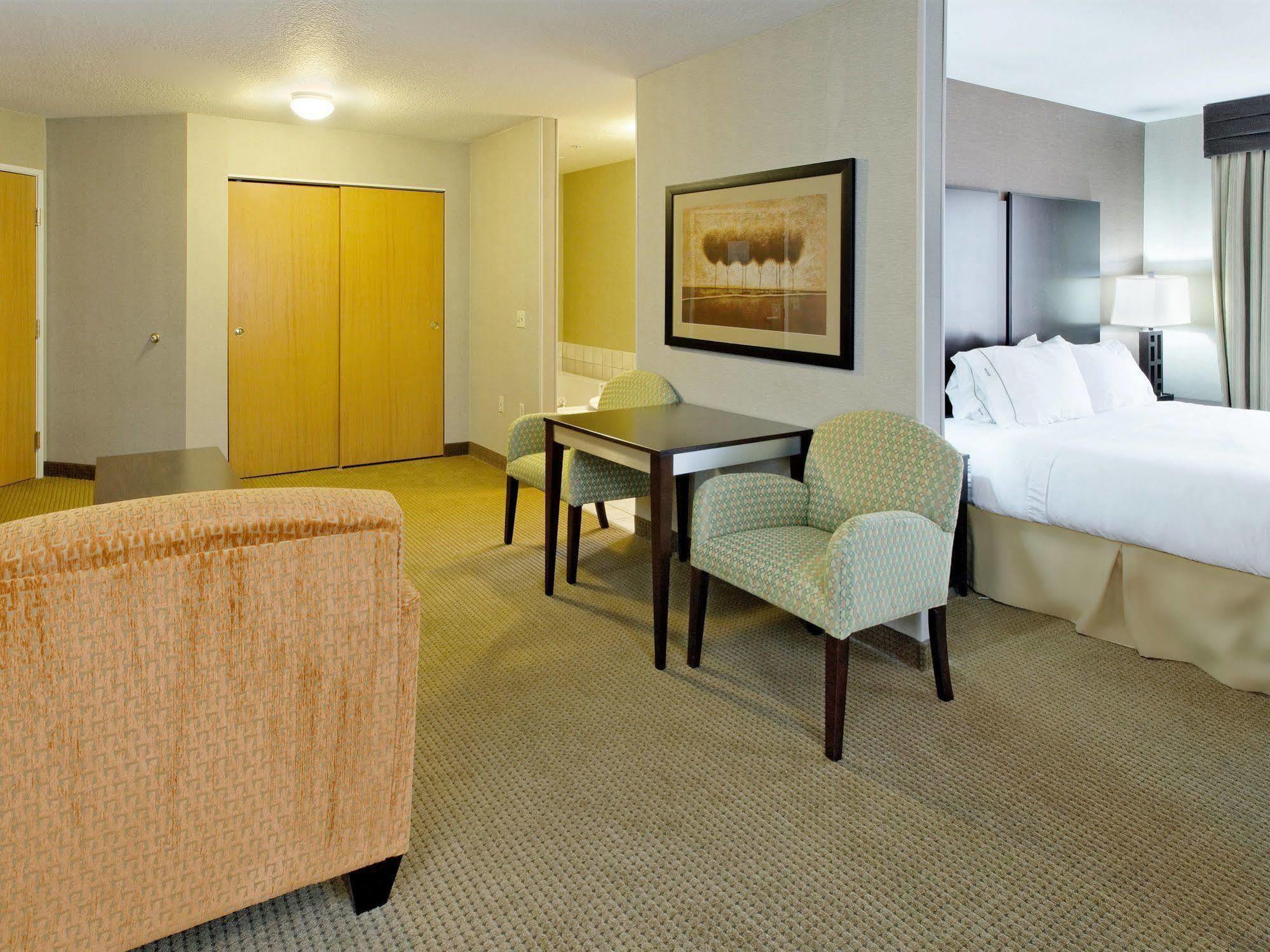Holiday Inn Express & Suites קניונוויל מראה חיצוני תמונה