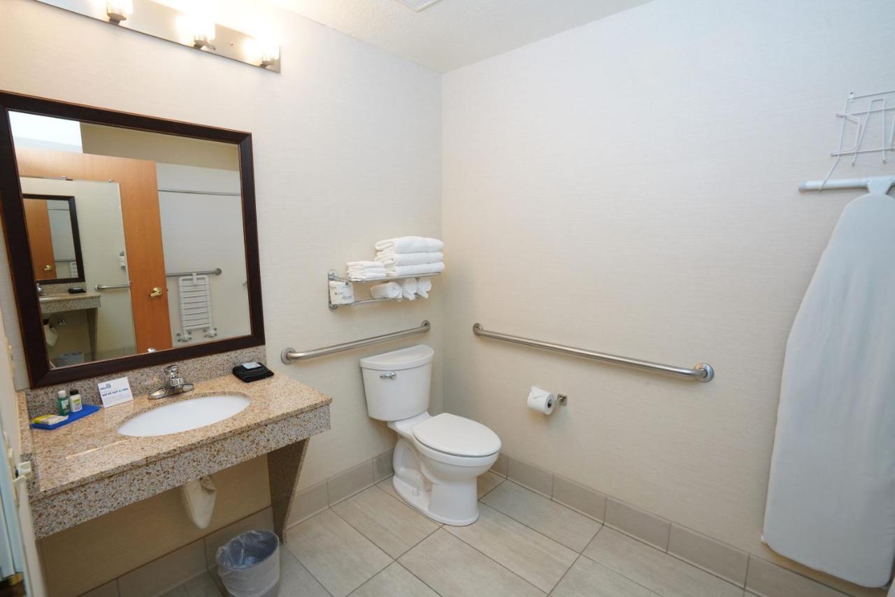 Holiday Inn Express & Suites קניונוויל מראה חיצוני תמונה